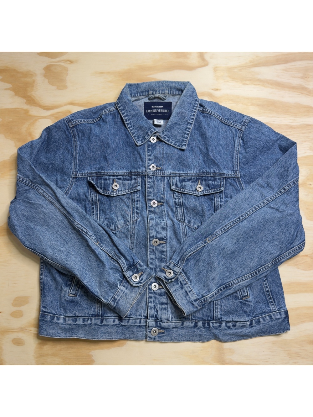 Canyon River Blues VTG Women’s Faded Blue Classic Denim Jacket Size L